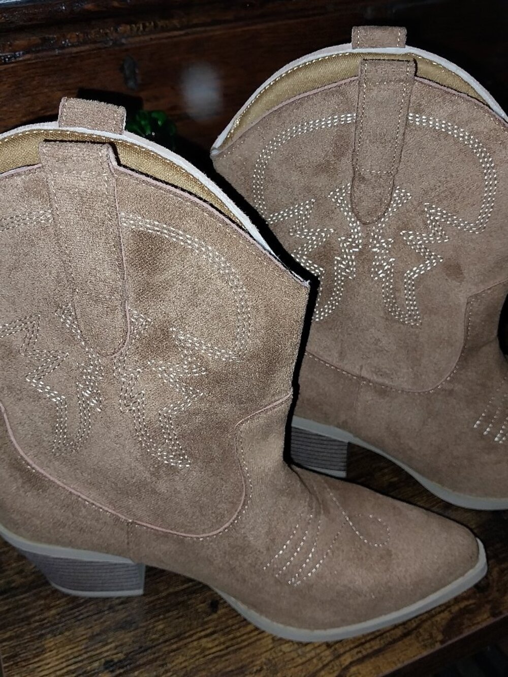 Ladies boots